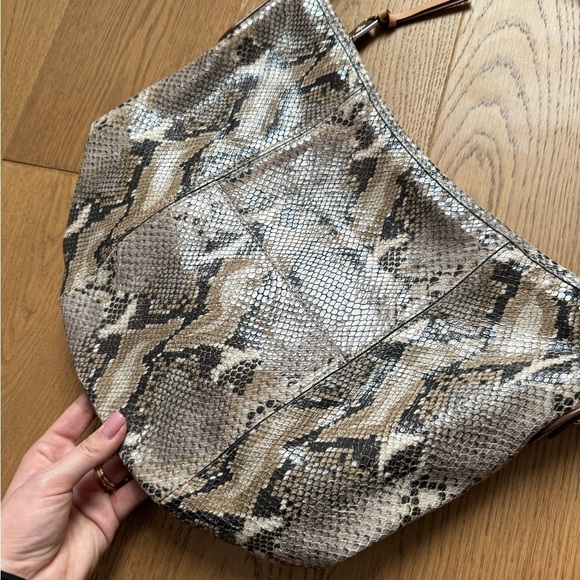 Cole Haan Snakeskin Patterned Women's Leather Bucket Bag - EUC - Picture 4 of 10